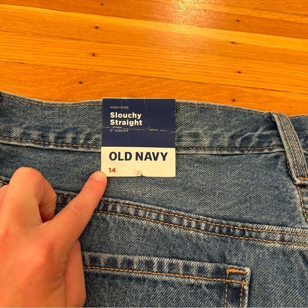 Old Navy High Rise Slouchy Straight 5” inseam blue denim ripped shorts size 14 - Picture 4 of 5